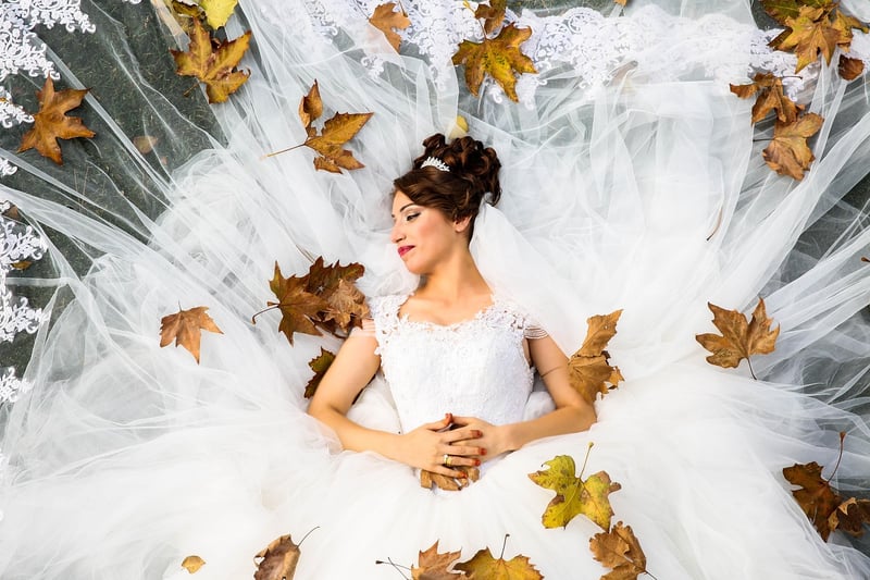 Bride in a trendy wedding dress